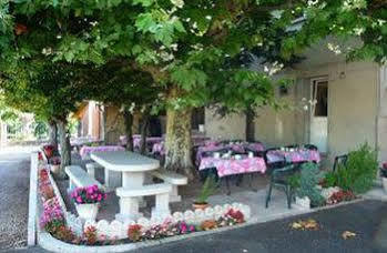 Hotel Restaurant Les Charmilles Poligny  Exterior photo